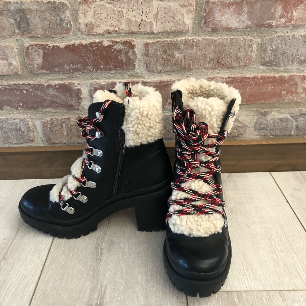 Size 6.5 black boot with white/cream fleece